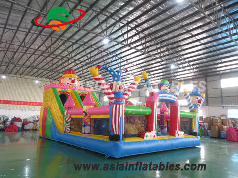 Ciudad inflable rota anti de la diversión de 8 de los x 6M Colorful Clown Theme